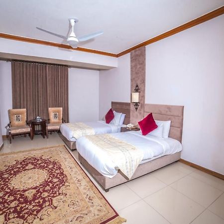 Shelton'S Rezidor Hotel Пешавар Екстериор снимка