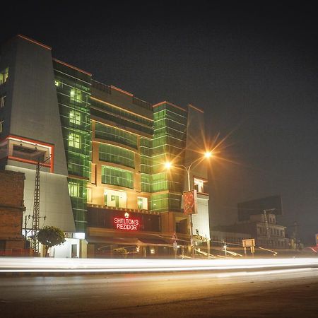 Shelton'S Rezidor Hotel Пешавар Екстериор снимка