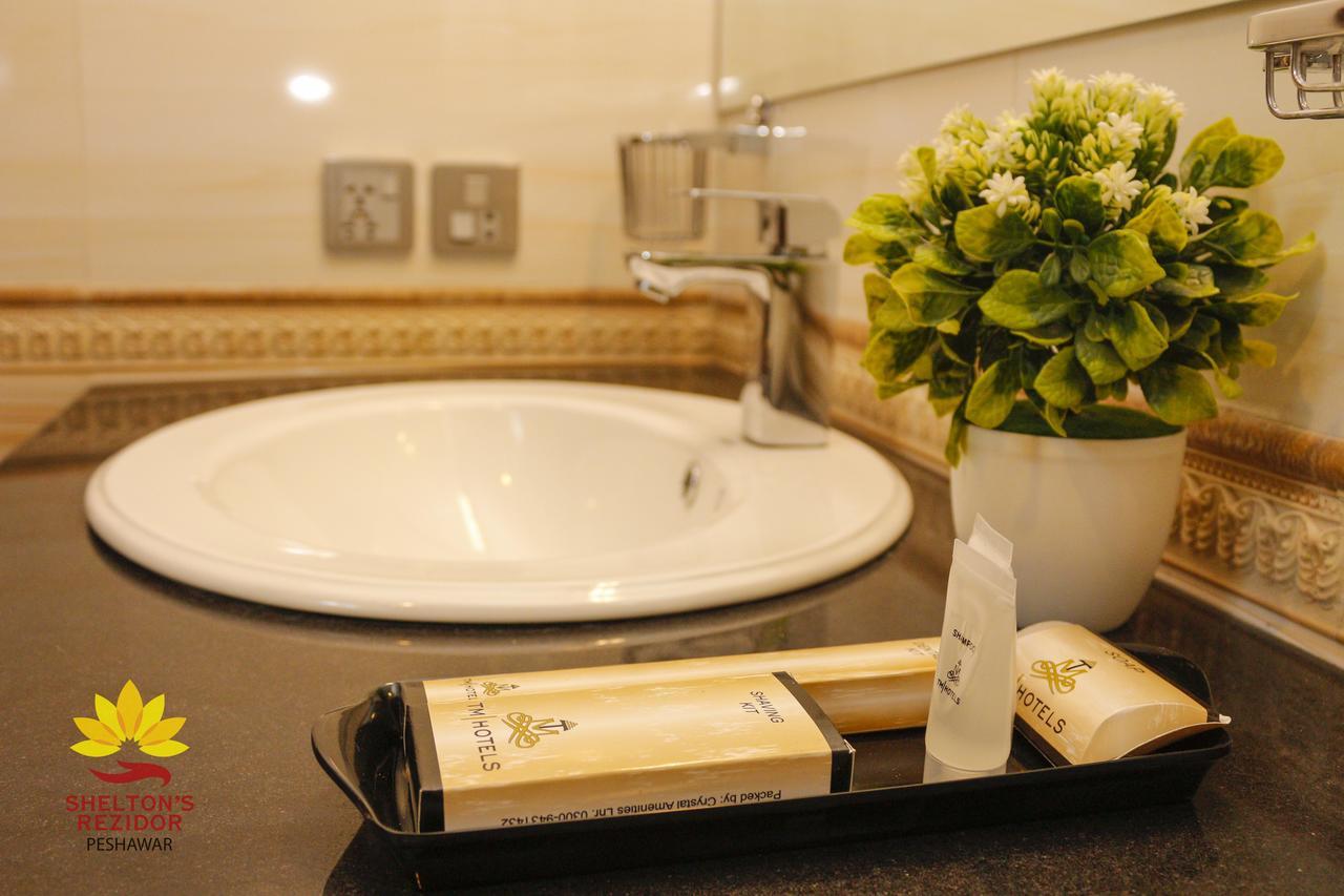 Shelton'S Rezidor Hotel Пешавар Екстериор снимка